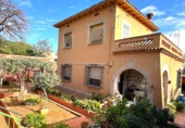 Chalet independiente con terreno en venta en Sant Boi de Llobregat ref: TR253500 foto