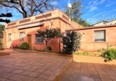 Chalet independiente con terreno en venta en Sant Boi de Llobregat ref: TR253500 foto