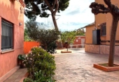 Chalet independiente con terreno en venta en Sant Boi de Llobregat ref: TR253500 foto