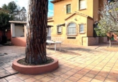 Chalet independiente con terreno en venta en Sant Boi de Llobregat ref: TR253500 foto