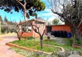 Chalet independiente con terreno en venta en Sant Boi de Llobregat ref: TR253500 foto