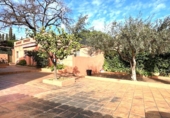 Chalet independiente con terreno en venta en Sant Boi de Llobregat ref: TR253500 foto
