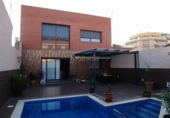Xalet independent amb terreny en venda a Sant Boi de Llobregat ref.: TR202500 foto