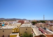 Дом с участком на продажу в городе Cabo de Gata. Фото