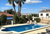 Chalet independiente con terreno en venta en Santa Pola ref: TR200472 foto