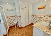Chalet independiente con terreno en venta en Santa Pola ref: TR200472 foto