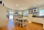 Chalet independiente con terreno en venta en Santa Pola ref: TR200472 foto
