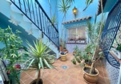Chalet independiente con terreno en venta en Santa Pola ref: TR200472 foto