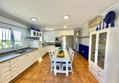 Chalet independiente con terreno en venta en Santa Pola ref: TR200472 foto