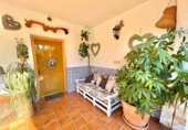 Chalet independiente con terreno en venta en Santa Pola ref: TR200472 foto