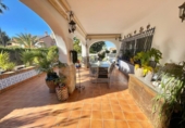 Chalet independiente con terreno en venta en Santa Pola ref: TR200472 foto