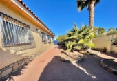 Chalet independiente con terreno en venta en Santa Pola ref: TR200472 foto