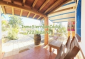 Загородный дом с участком на продажу в городе Algodonales. Фото