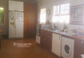 Отдельно стоящий дом с участком на продажу в городе Уэльва. Фото