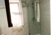 Отдельно стоящий дом с участком на продажу в городе Aljaraque. Фото