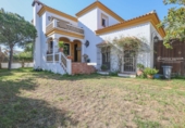 Chalet independiente con terreno en venta en Punta Umbría ref: TR234283 foto