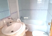 Отдельно стоящий дом с участком на продажу в городе Punta Umbría. Фото