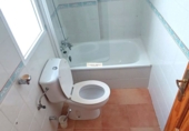Отдельно стоящий дом с участком на продажу в городе Punta Umbría. Фото
