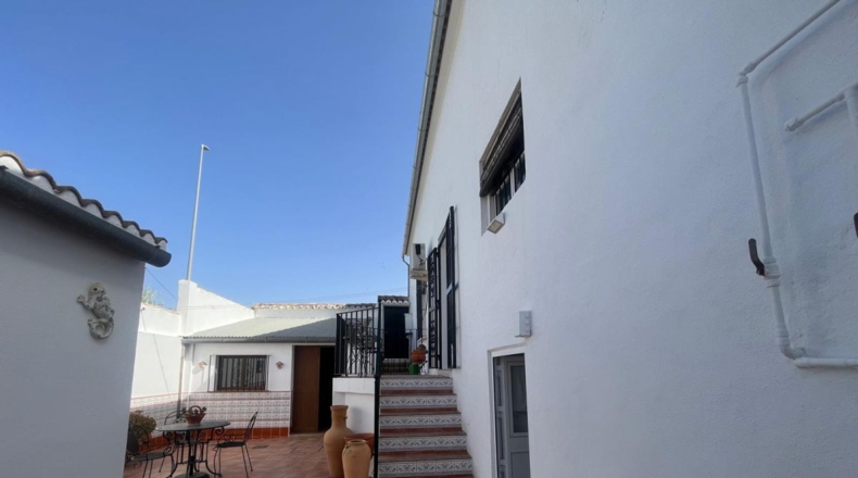 Sevilla - Lora de Estepa - 674m2