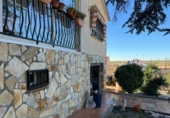 Chalet independiente con terreno en venta en El Álamo ref: TR210198 foto