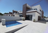 Chalet independiente con terreno en venta en Daya Nueva ref: TR187274 foto