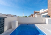 Chalet independiente con terreno en venta en Daya Nueva ref: TR187274 foto