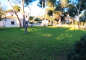 Отдельно стоящий дом с участком на продажу в городе Calvià. Фото