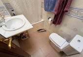 Отдельно стоящий дом с участком на продажу в городе Santa Marta de Tormes. Фото