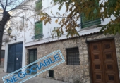 Дом с участком на продажу в городе Уэте. Фото