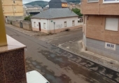 Дом с участком на продажу в городе Понферрада Фото