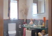 Отдельно стоящий дом с участком на продажу в городе Альбасете. Фото