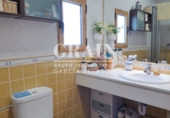 Отдельно стоящий дом с участком на продажу в городе Альбасете. Фото