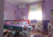 Отдельно стоящий дом с участком на продажу в городе Альбасете. Фото