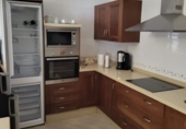 Дом с участком на продажу в городе Гранха-де-Торреермоса. Фото
