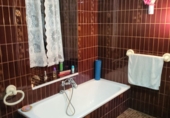 Дом с участком на продажу в городе Гранха-де-Торреермоса. Фото