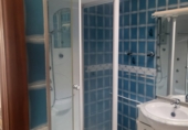 Дом с участком на продажу в городе Гранха-де-Торреермоса. Фото