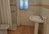 Дом с участком на продажу в городе Azuaga. Фото