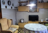 Дом с участком на продажу в городе Гранха-де-Торреермоса. Фото