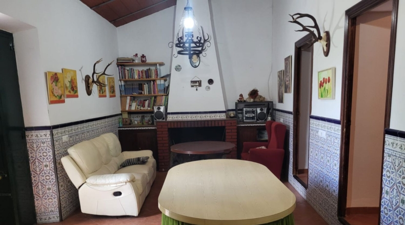 Badajoz - Azuaga - 37620m2