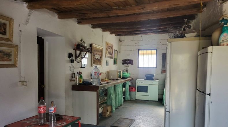 Badajoz - Azuaga - 37620m2