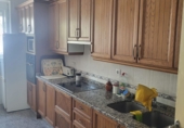 Отдельно стоящий дом с участком на продажу в городе Гранха-де-Торреермоса. Фото