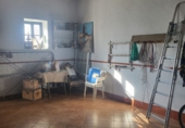 Отдельно стоящий дом с участком на продажу в городе Гранха-де-Торреермоса. Фото
