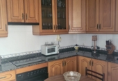 Дом с участком на продажу в городе Гранха-де-Торреермоса. Фото