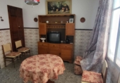 Дом с участком на продажу в городе Гранха-де-Торреермоса. Фото