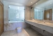Xalet independent amb terreny en lloguer a Marbella ref.: TR262593 foto