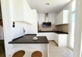Xalet independent amb terreny en venda a Marbella ref.: TR108493 foto