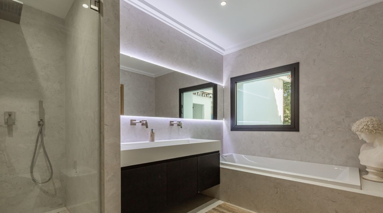 Malaga - Estepona - 20000m2