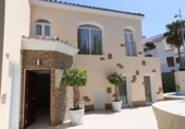 Xalet independent amb terreny en venda a Marbella ref.: TR189072 foto