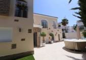 Xalet independent amb terreny en venda a Marbella ref.: TR189072 foto