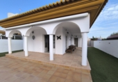Chalet independiente con terreno en venta en Ayamonte ref: TR183028 foto